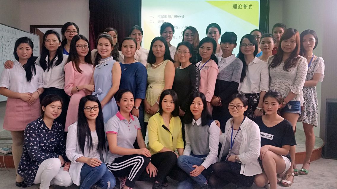 天生麗質也要“妝”！——記棟方股份首屆初級化妝師培訓